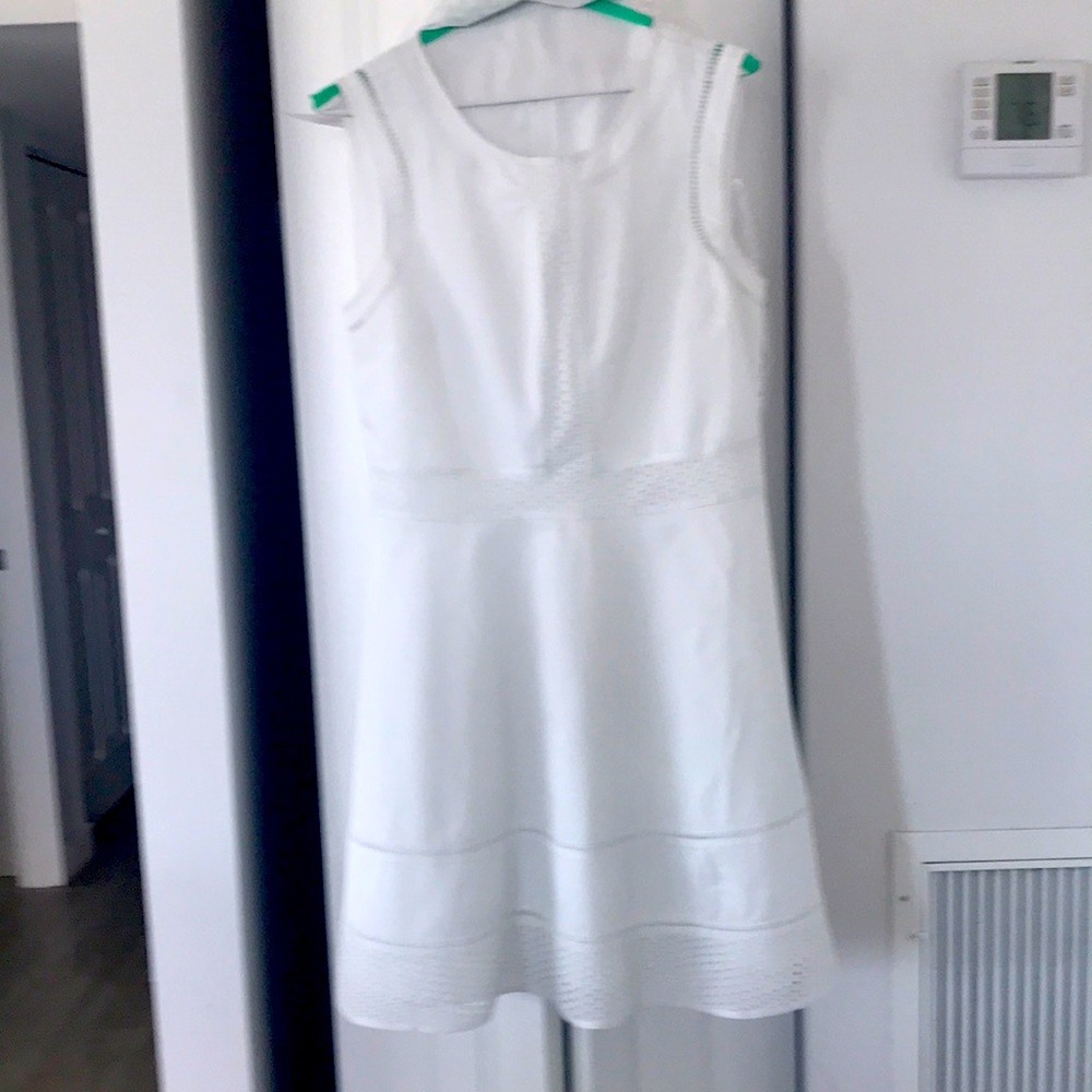 Beautiful white summer dress fitting like a 6!